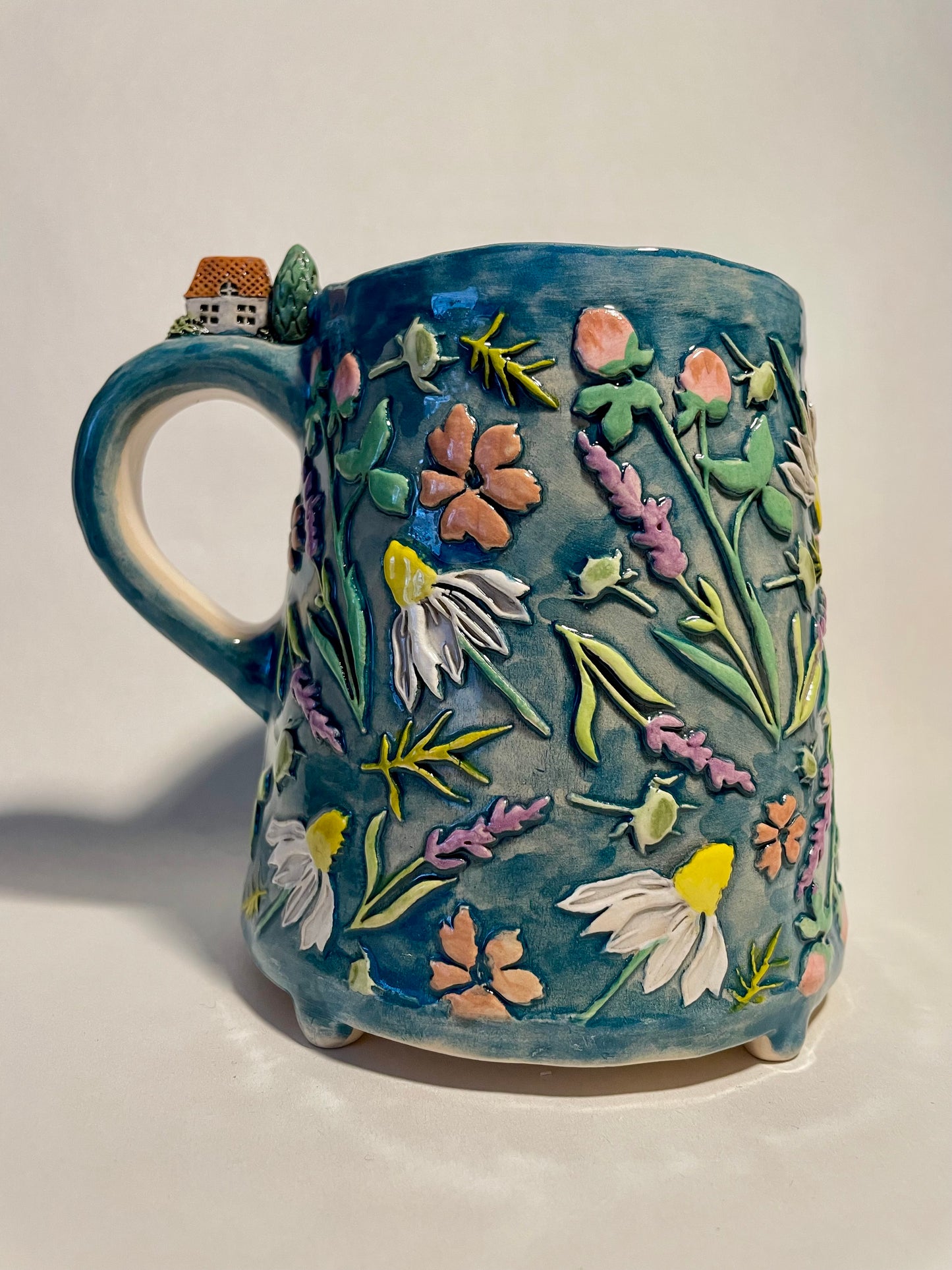 Little house on a handle 550ml/ 18.5 oz mug