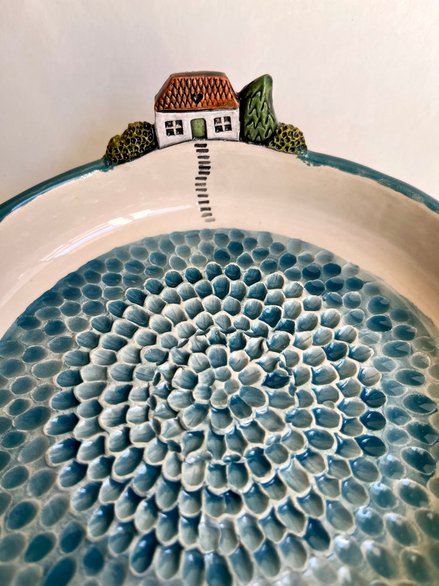 Mediterranean Style White House Garlic Grater Bowl