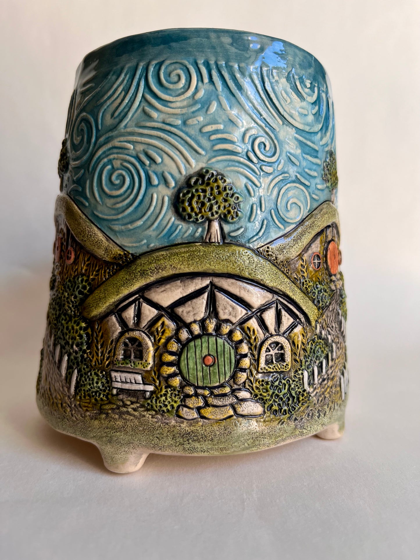 NEW!!! Hobbiton Village 470 ml / 16 oz mug