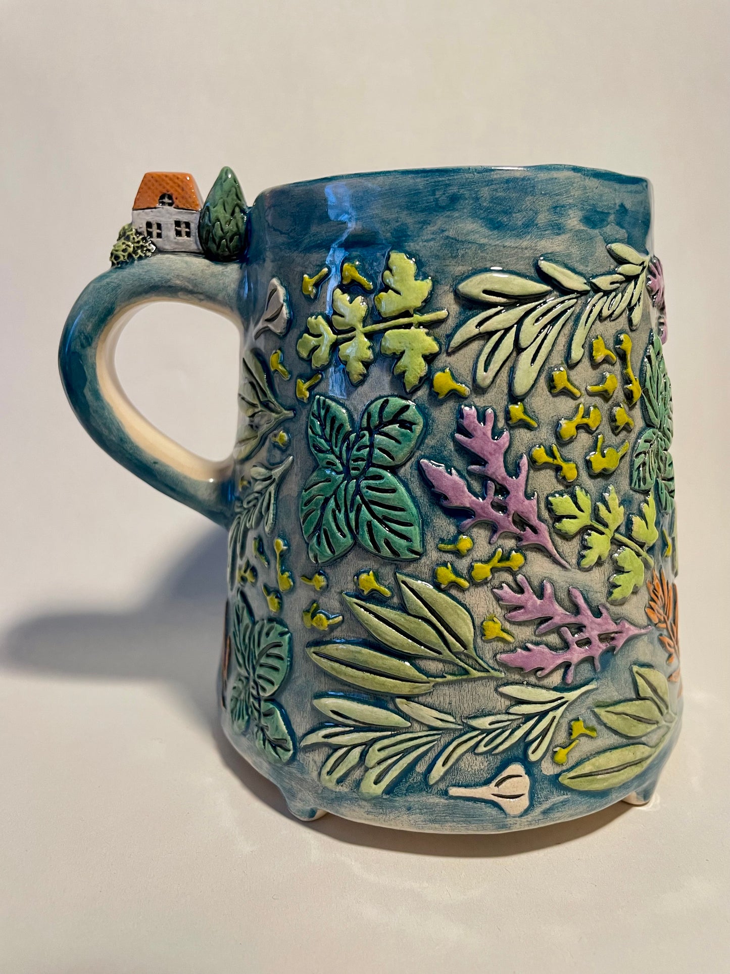 Little house on a handle 550ml/ 18.5 oz mug