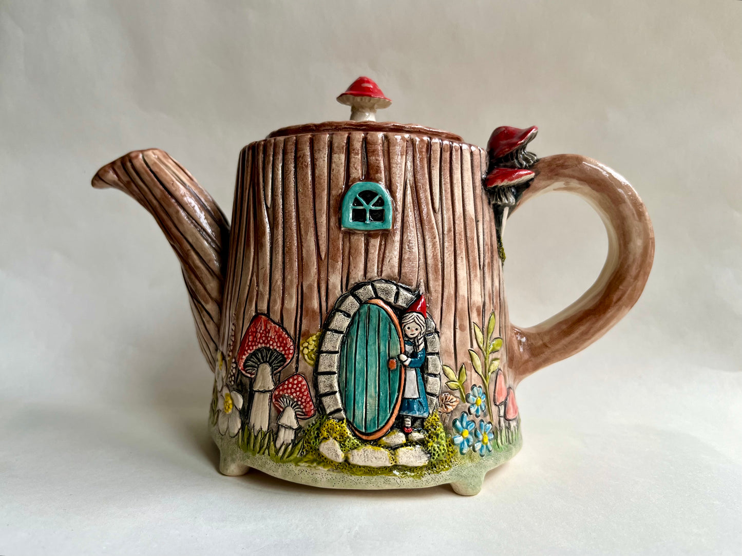 Rosa in the tree stump house teapot