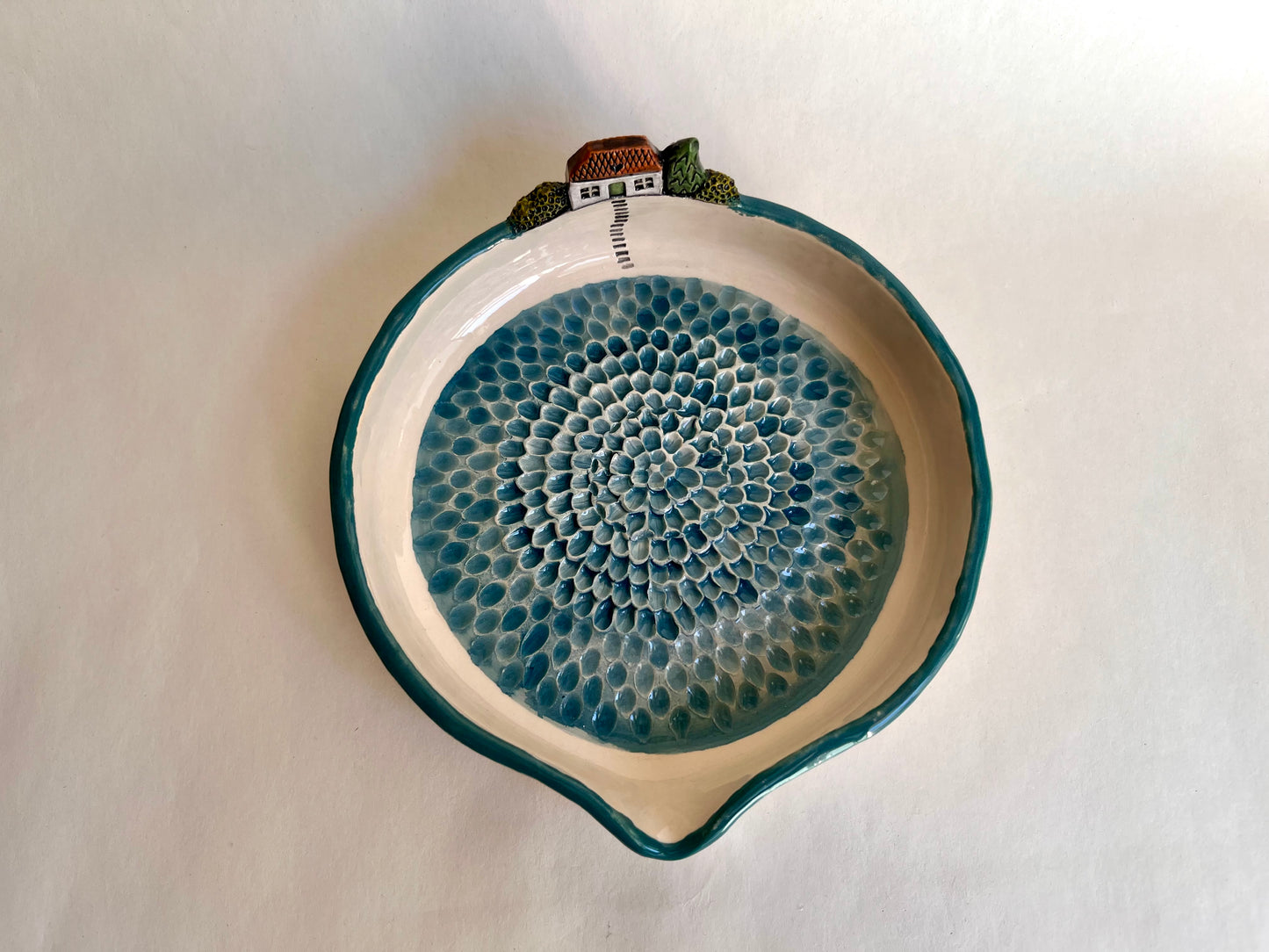 Mediterranean Style White House Garlic Grater Bowl