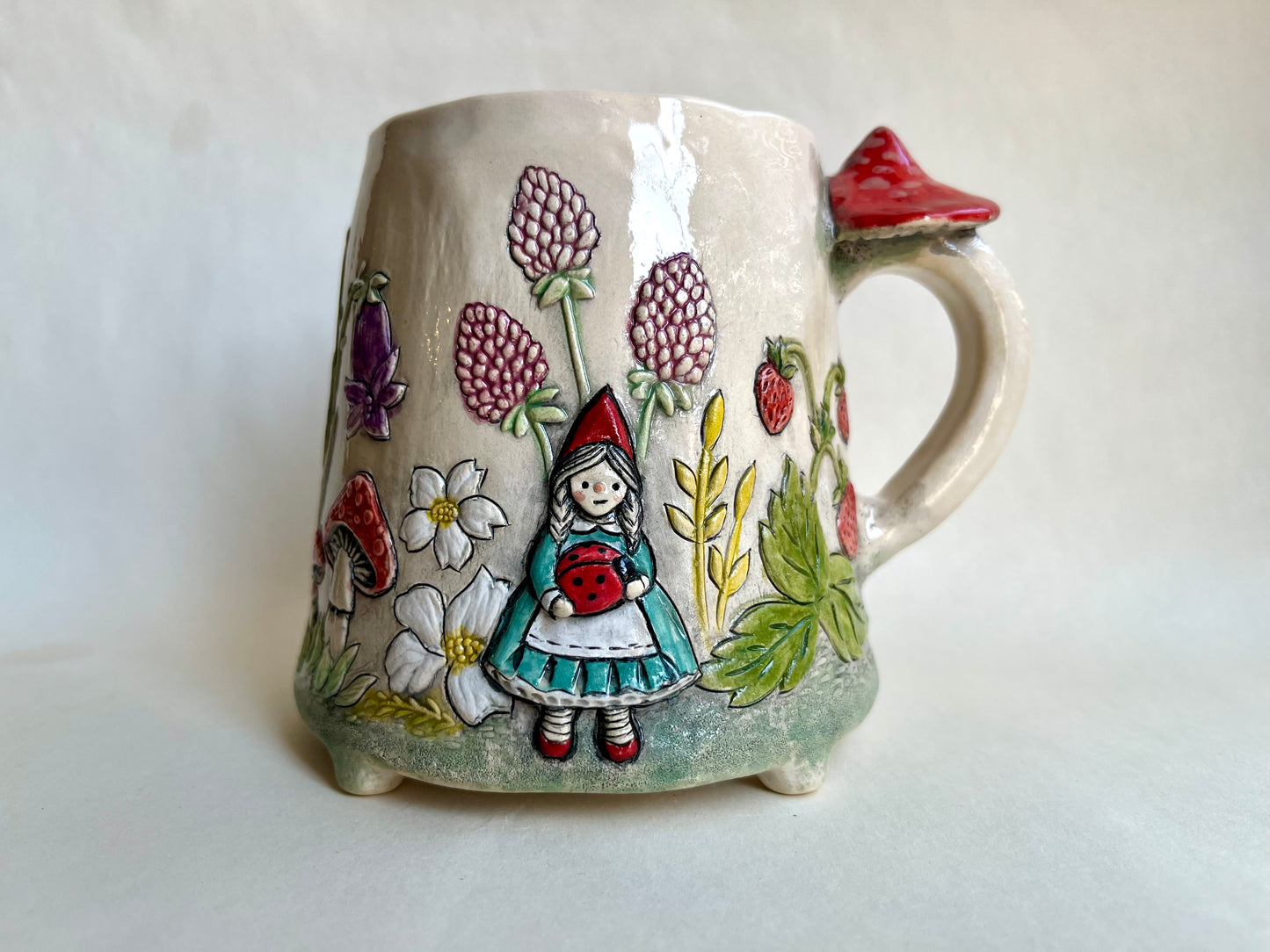 Rosa and The Little Ladybug Mug 470 ml / 16 oz