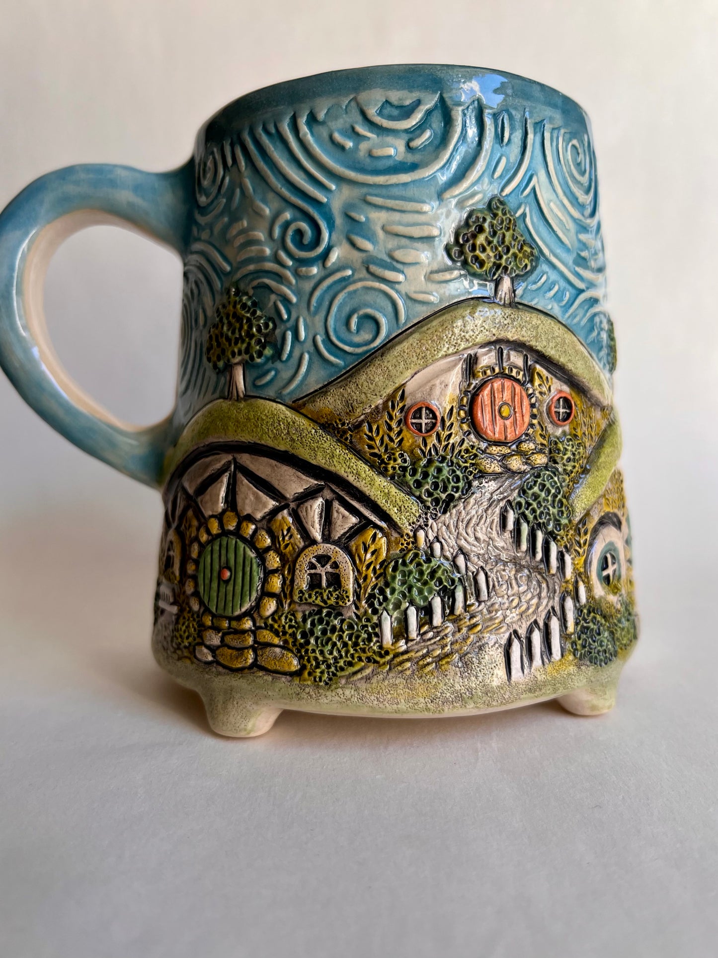 NEW!!! Hobbiton Village 360 ml/ 12 oz mug