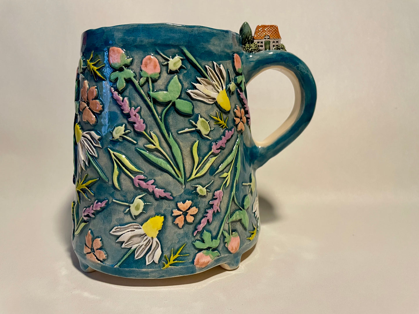 Little house on a handle 550ml/ 18.5 oz mug