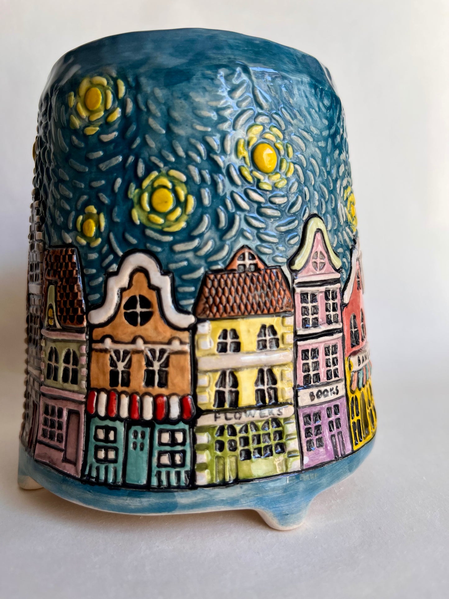 European town street 470ml / 16 oz mug