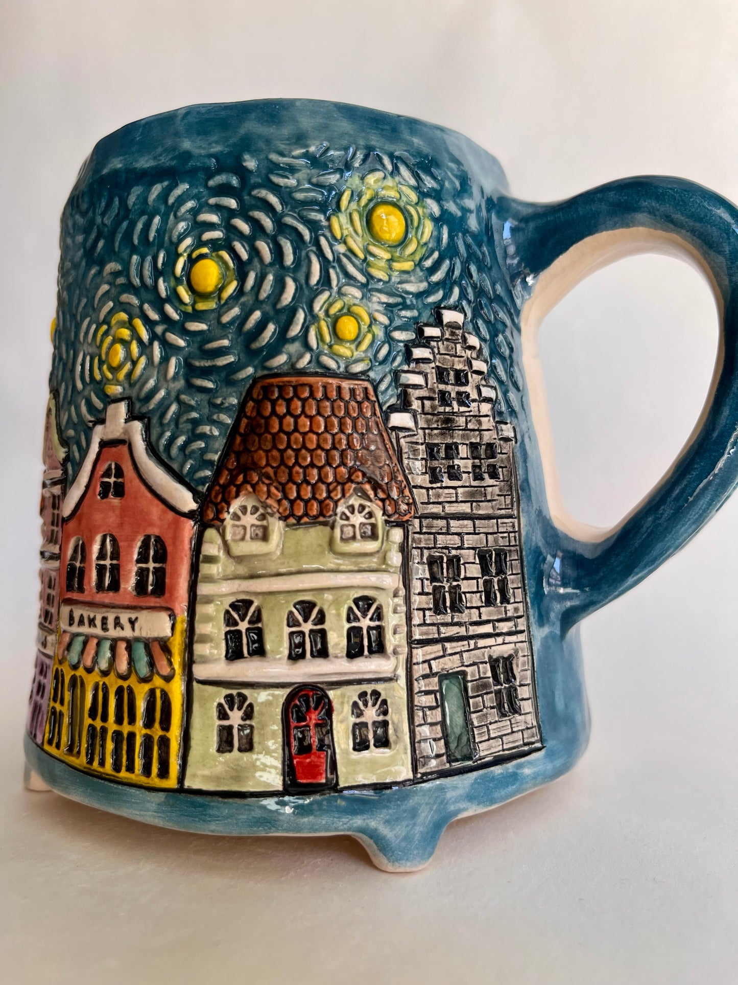European town street 470ml / 16 oz mug