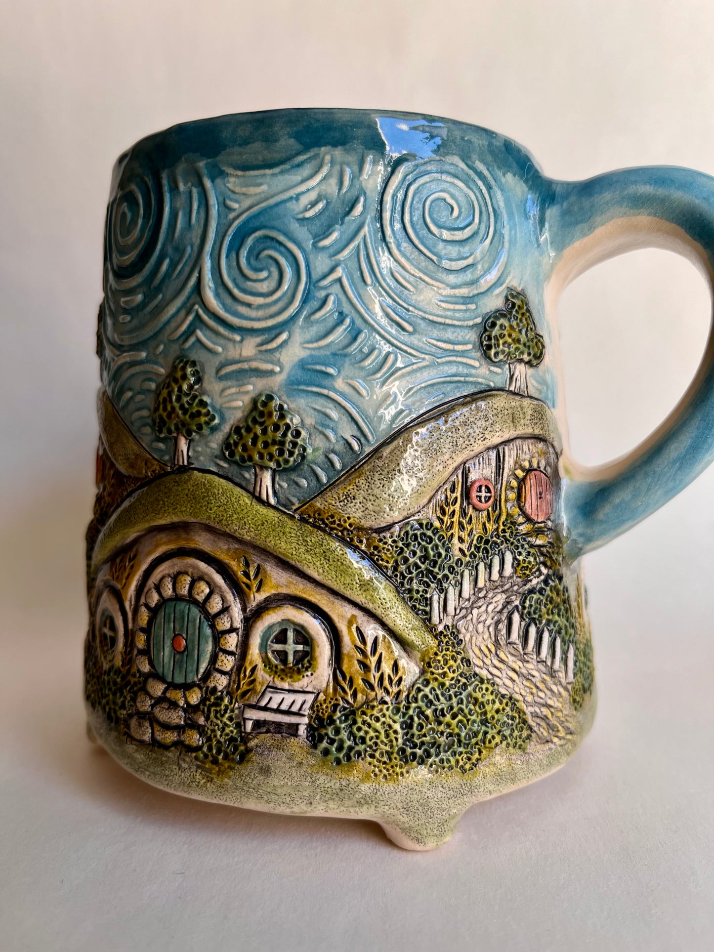 NEW!!! Hobbiton Village 470 ml / 16 oz mug