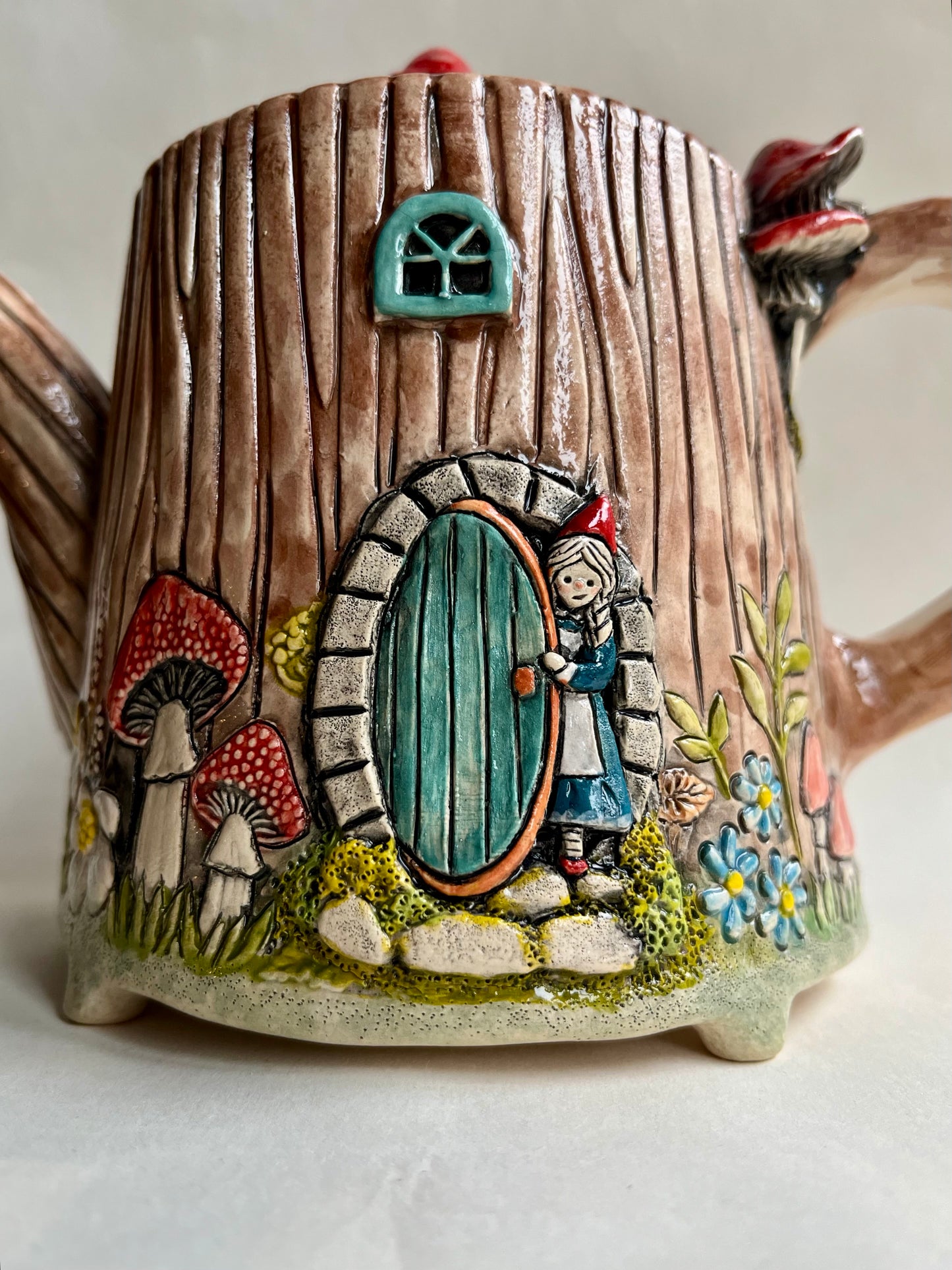 Rosa in the tree stump house teapot