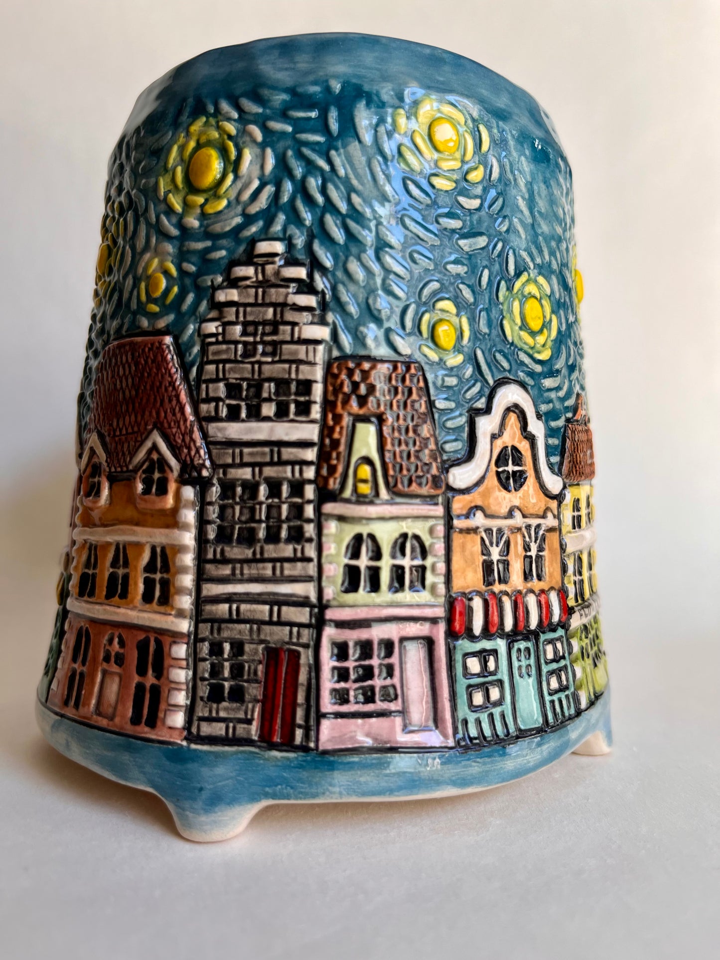 European town street 470ml / 16 oz mug