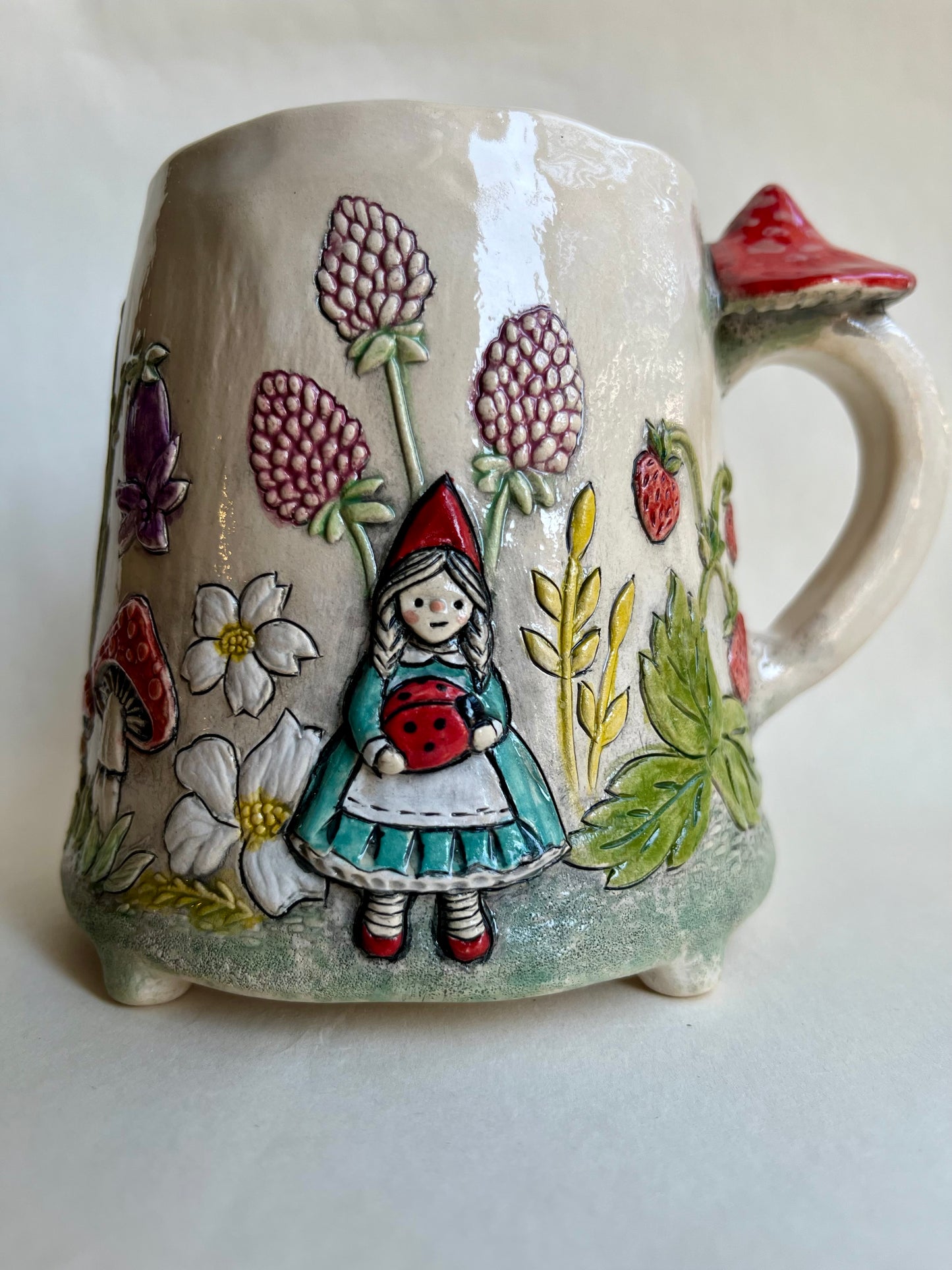 Rosa and The Little Ladybug Mug 470 ml / 16 oz