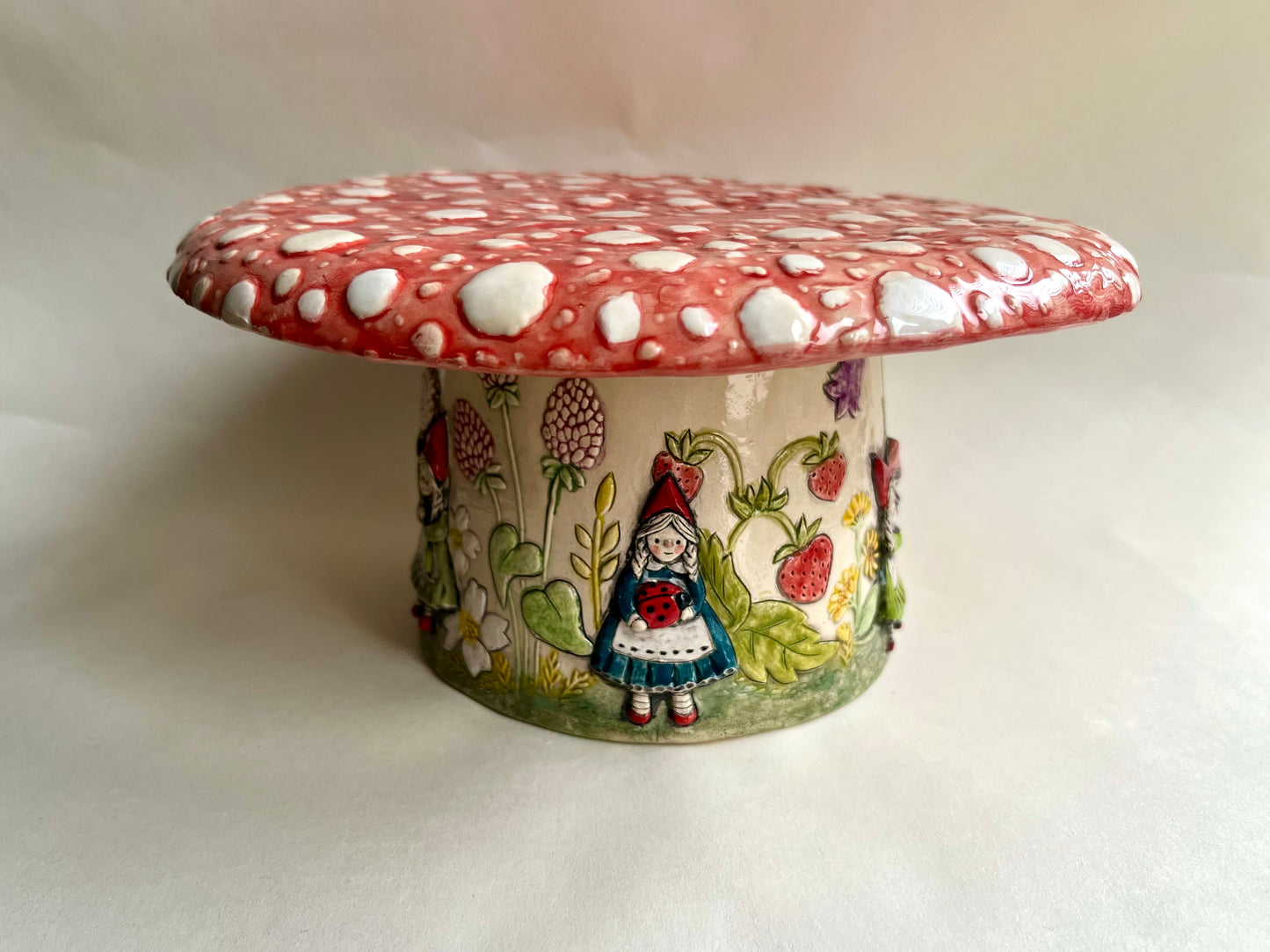 Rosa mushroom cake stand - 22cm / 8.6"