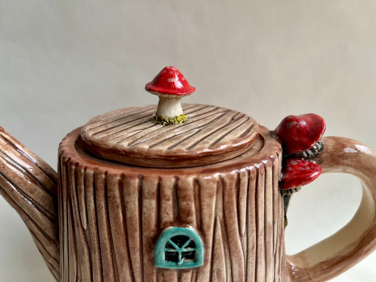 Rosa in the tree stump house teapot