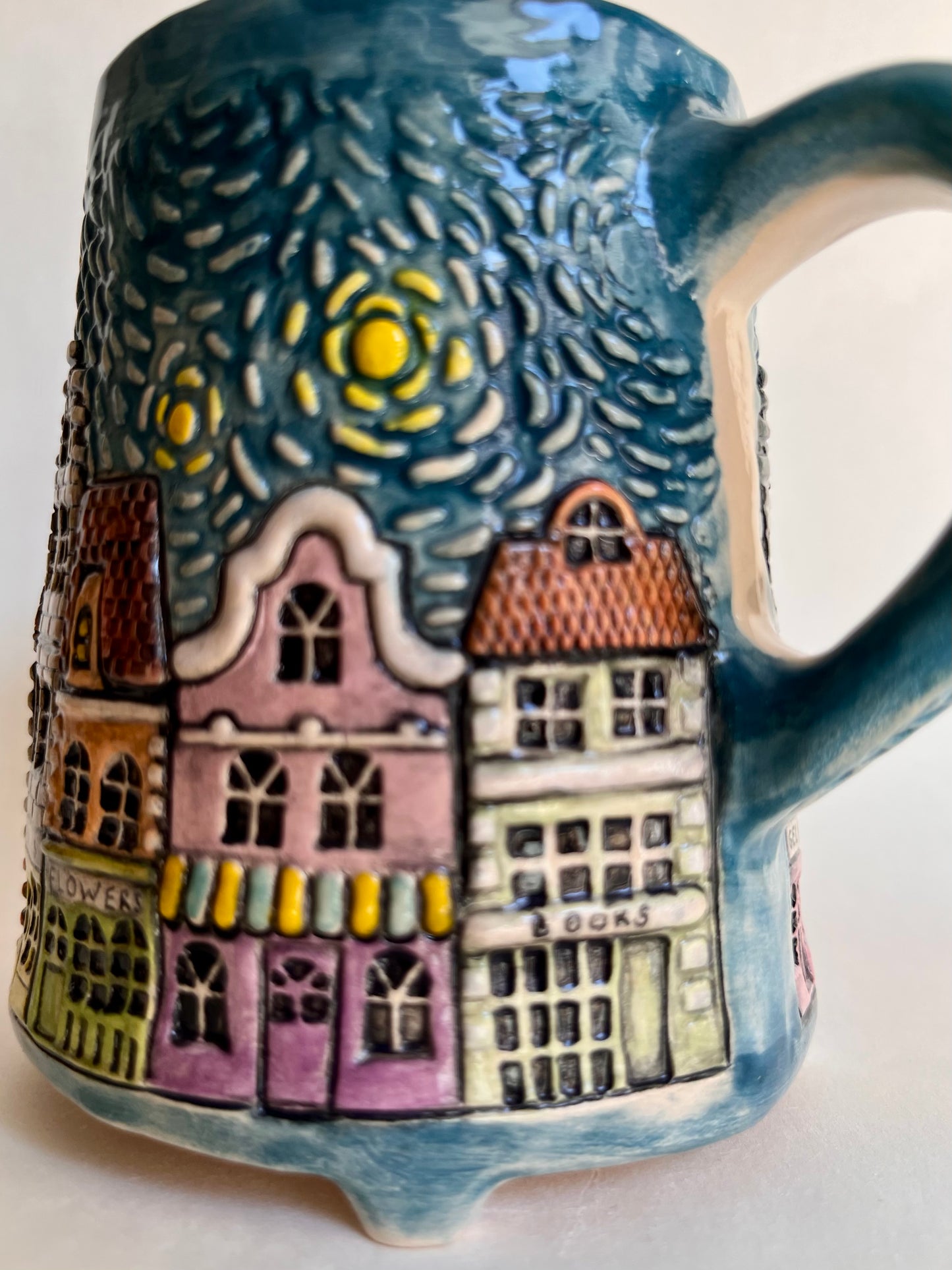 European town street 360 ml / 12 oz mug