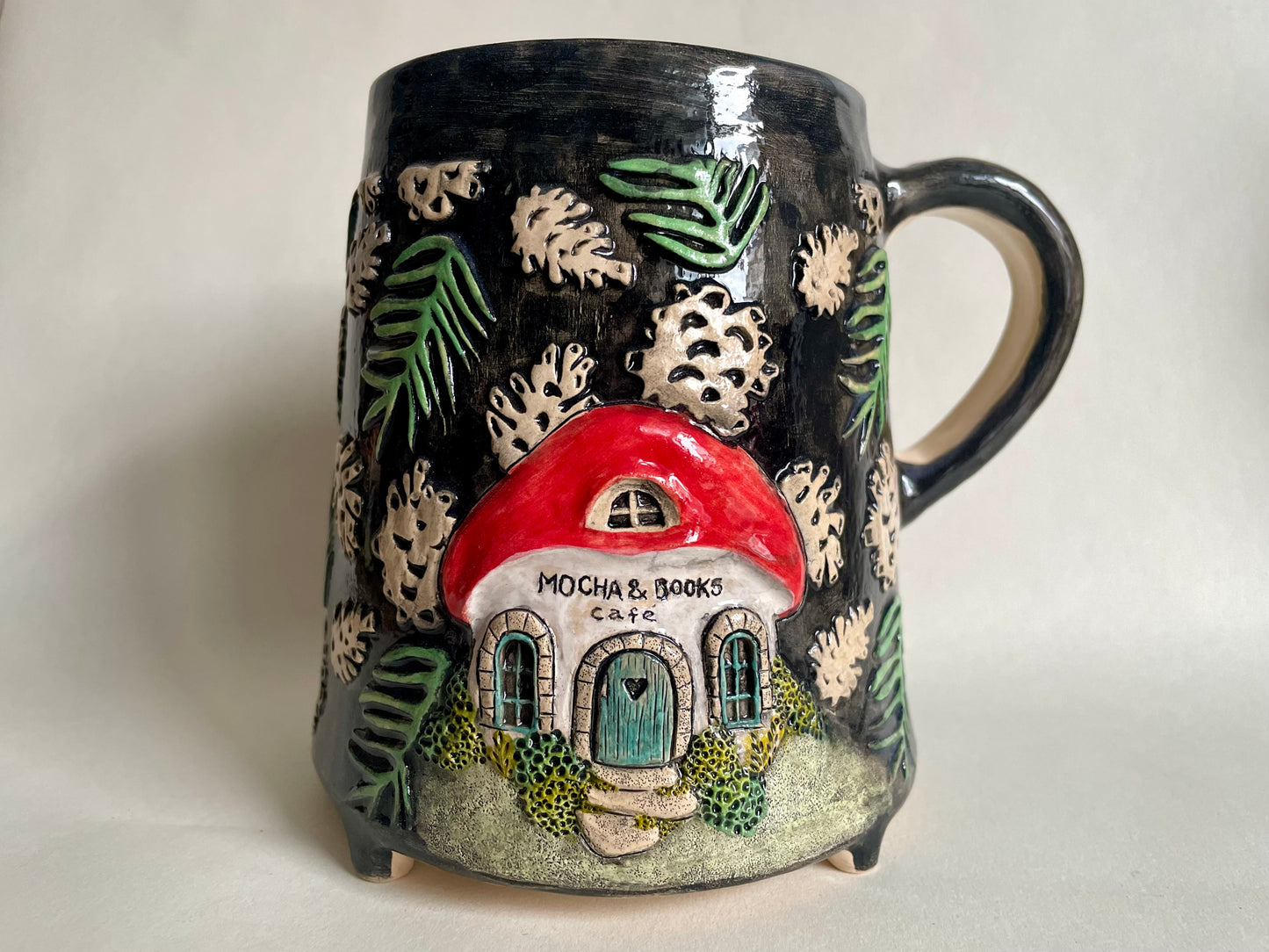 Mocha & Books Cafe Mushroom cottage mug 550ml / 18.5 oz