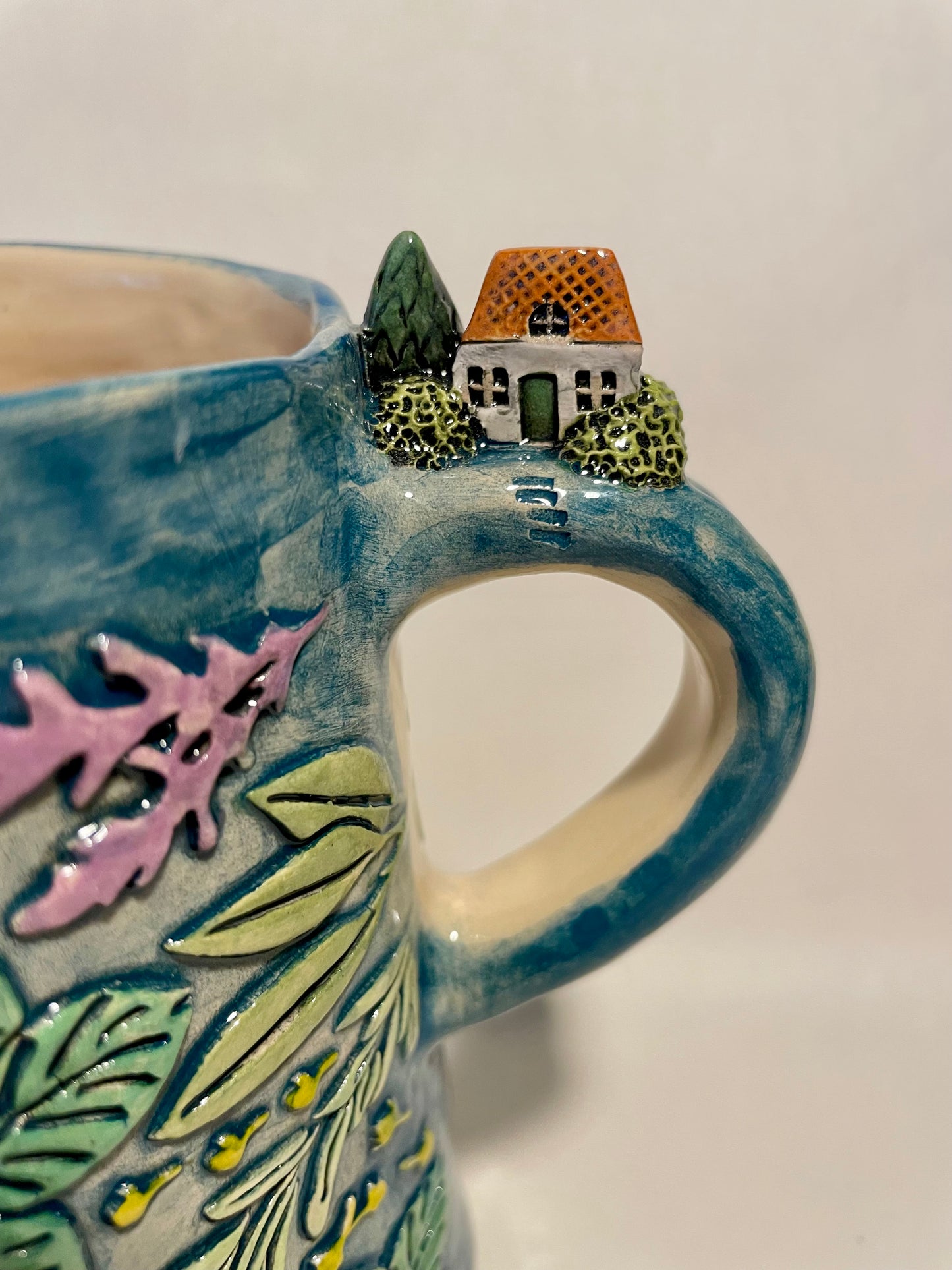 Little house on a handle 550ml/ 18.5 oz mug
