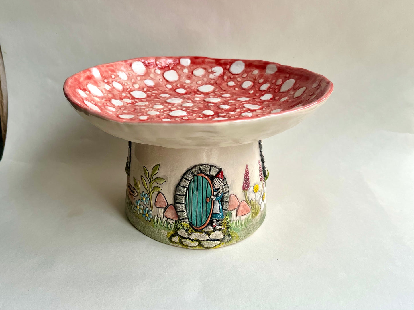 Rosa mushroom elevated bowl