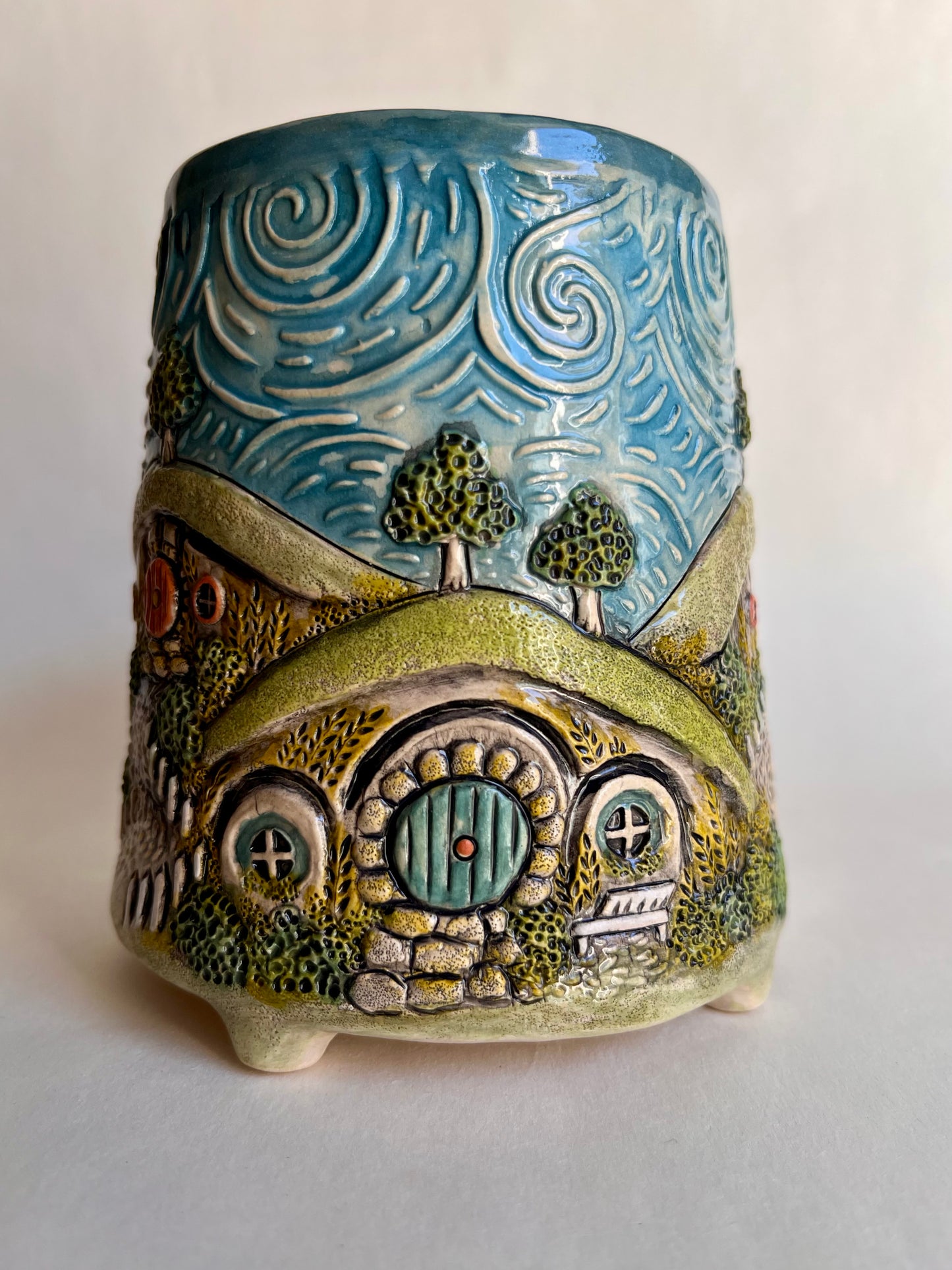 NEW!!! Hobbiton Village 360 ml/ 12 oz mug