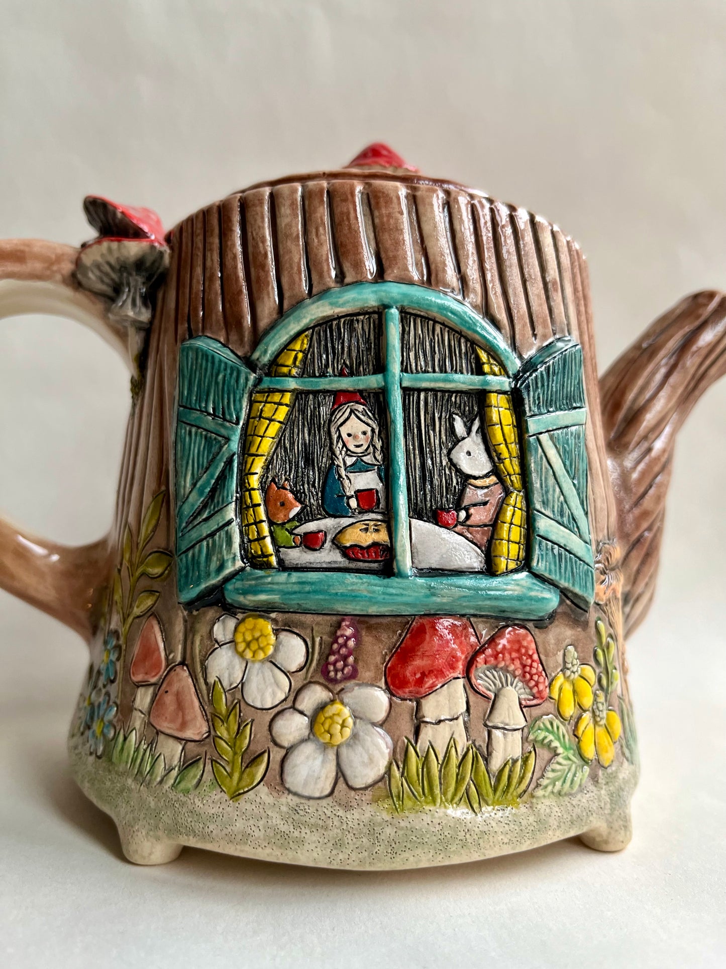 Rosa in the tree stump house teapot