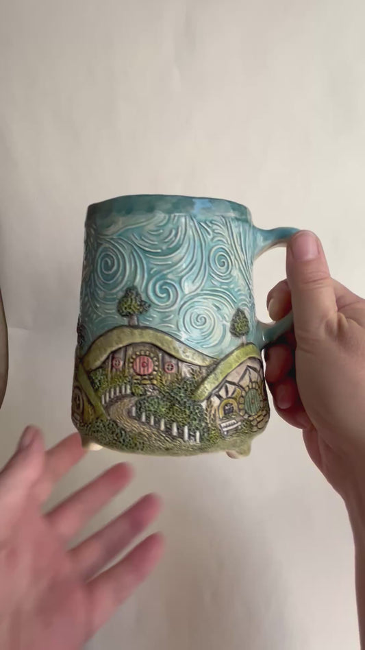 Hobbiton Village 550ml / 18.5oz mug