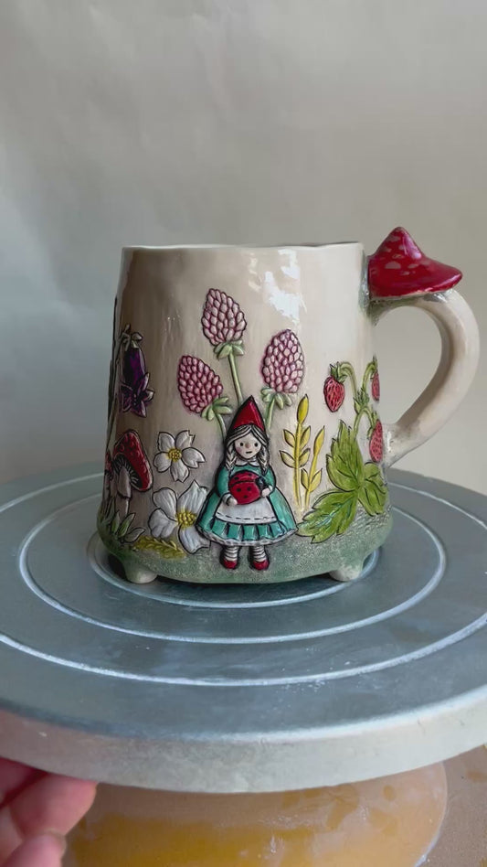 Rosa and The Little Ladybug Mug 470 ml / 16 oz